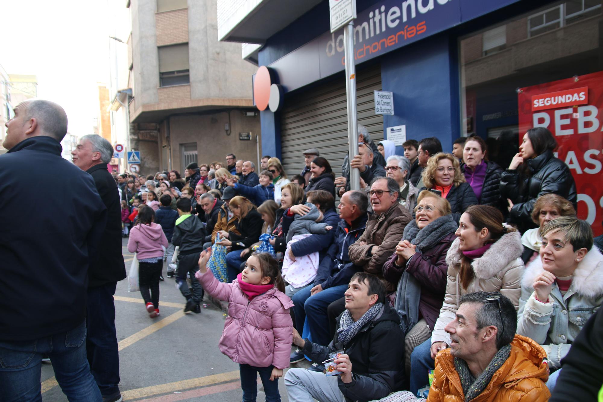 Búscate en las fotos del premio al Barri València en la cabalgata del Ninot infantil de Burriana