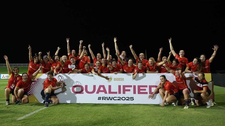 La selección española femenina celebra su éxito