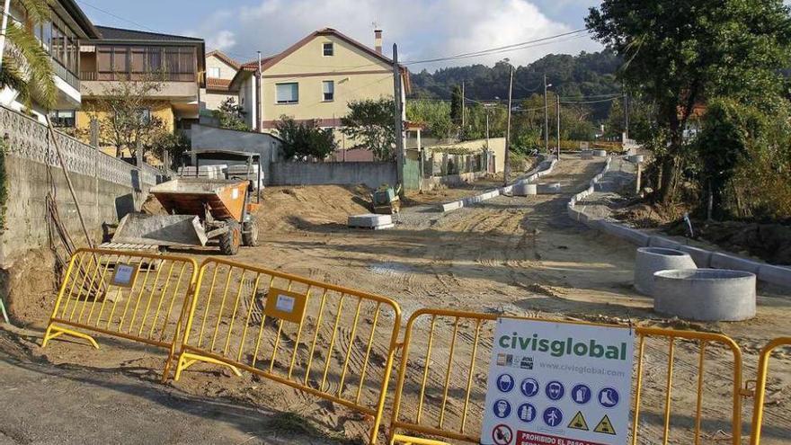 Estado que presentan las obras del nuevo acceso al barrio de Cidadelle, en Chapela. // Jorge Santomé