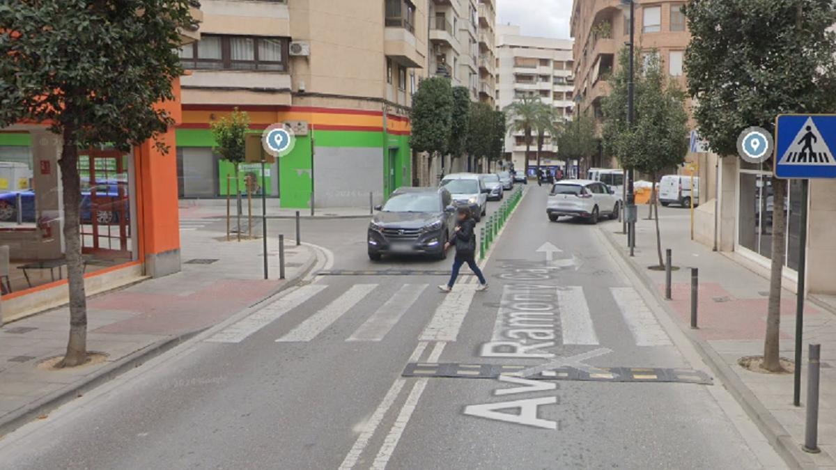 El paso de peatones en el que ha ocurrido el atropello, esta mañana en Ontinyent.