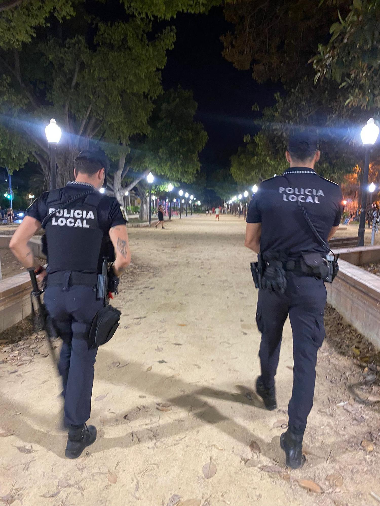 Agentes en el parque de Canalejas sin botellón