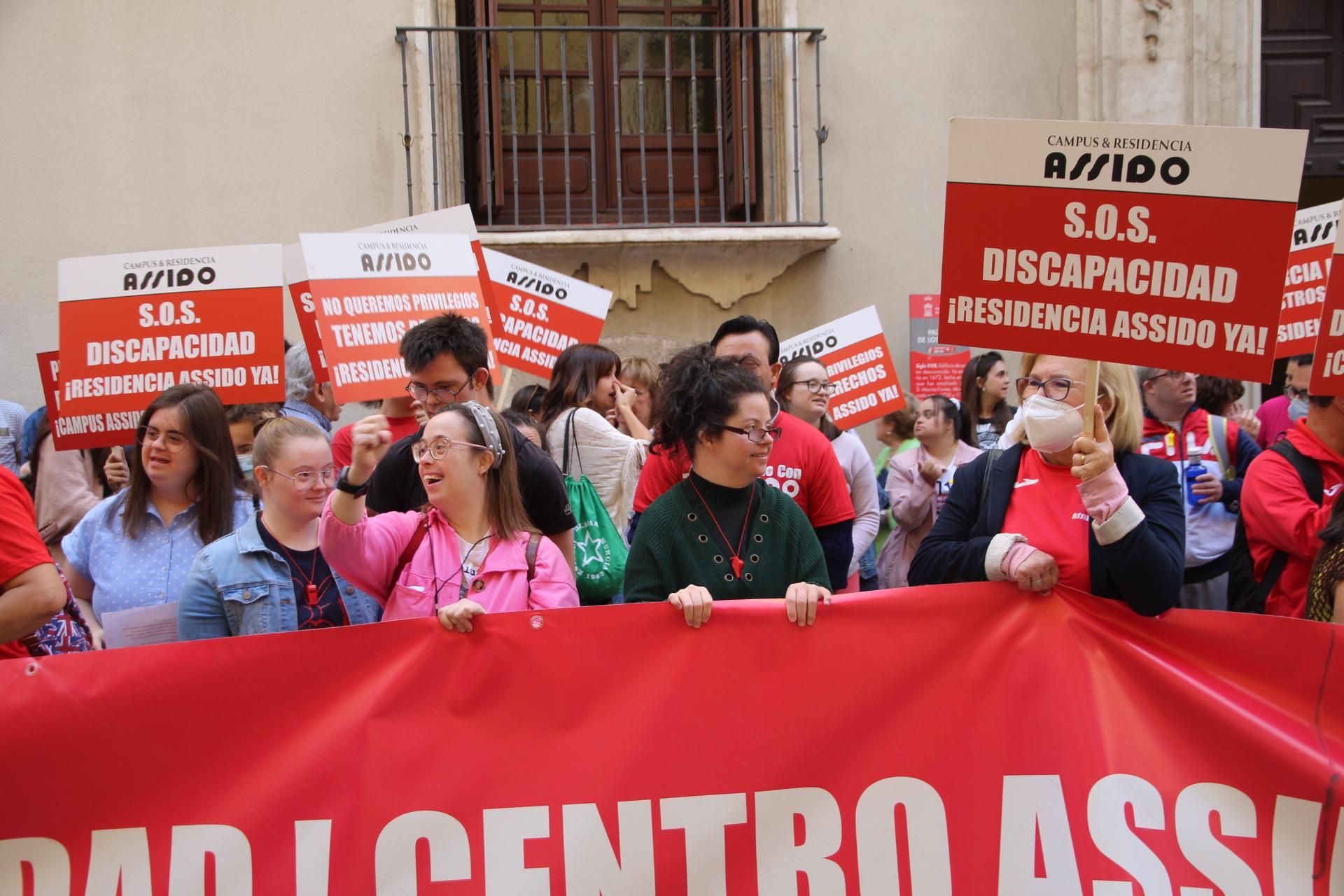 Concentración de Assido en Murcia ante la CHS