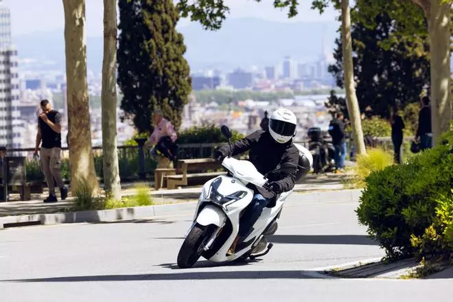 QJ Motor SQ16: un rueda alta muy interesante