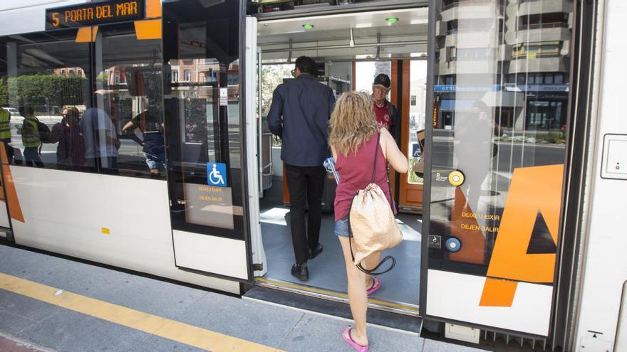 Cerca de medio millón de alicantinos se subieron al TRAM en Hogueras