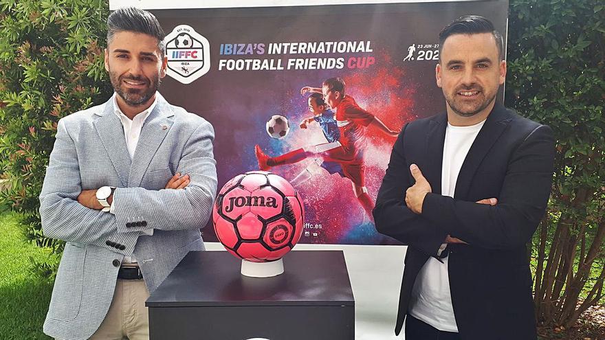 Daniel Morata y Cristian Carranza, organizadores del torneo internacional de fútbol. | R.J. DOMÍNGUEZ ORTA