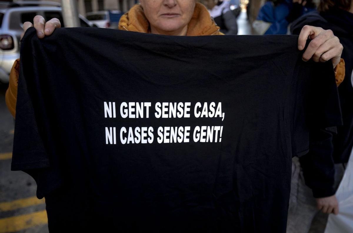 „Weder Leute ohne Wohnung – noch Wohnungen ohne Leute!“, lautet ein Slogan des Sindicat de l’Habitatge.  | FOTO: B. RAMON
