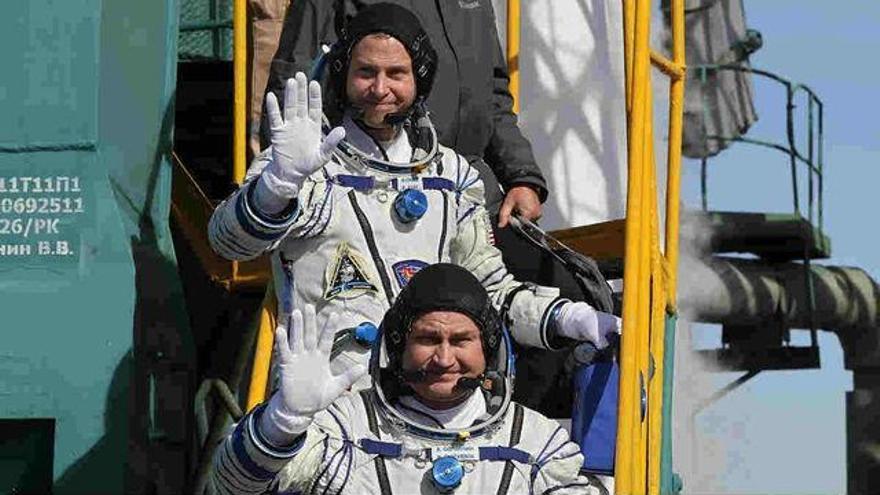 Rescatados los dos astronautas de la Soyuz tras el fallo en un cohete