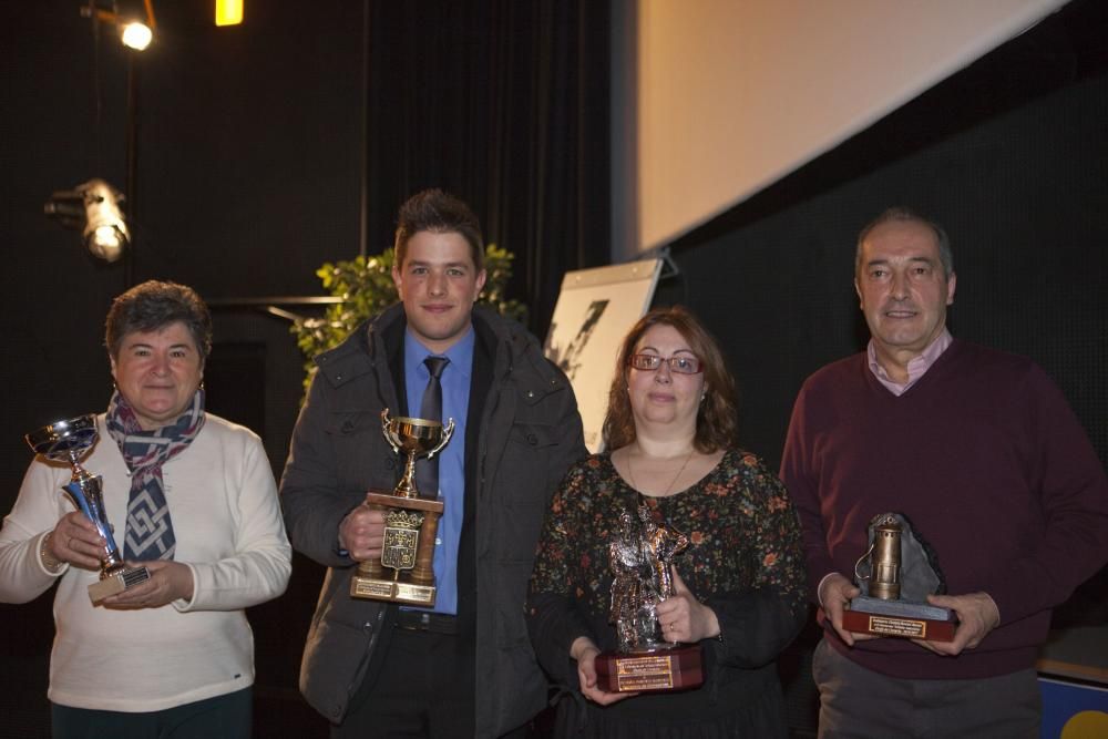 Entrega de premios del concurso de tonada "Ciudá de Llangréu".