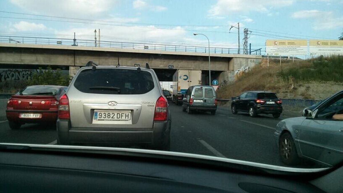 Uno de los habituales atascos en la M-40