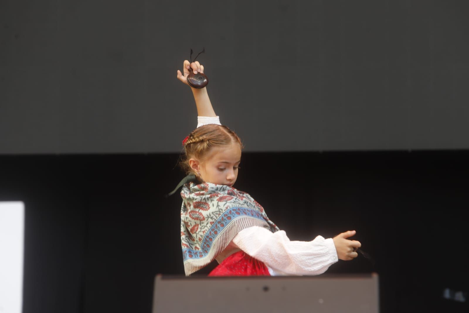 EN IMÁGENES | Los ganadores de los certámenes de jota actúan en la plaza del Pilar