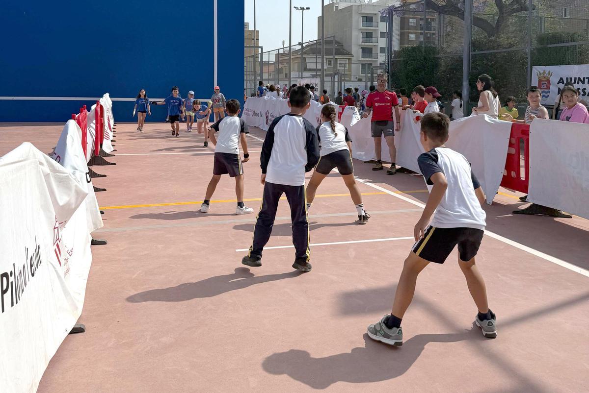 El Poliesportiu de Massalfassar es va omplir de xiquets i xiquetes en aquesta última Trobada.