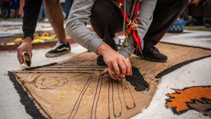 Un colectivo de alfombristas para frenar el declive del Corpus de La Laguna