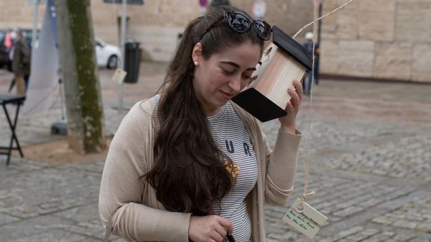 1. El acto realizado el antiguo Palacio de la Diputación. 
2. Público asistente a Poemúsica en el Troncoso. 3. La acción poética en el Museo de Zamora. 5. Una mujer escucha, con mucha atención, uno de los poemas. |Emilio Fraile