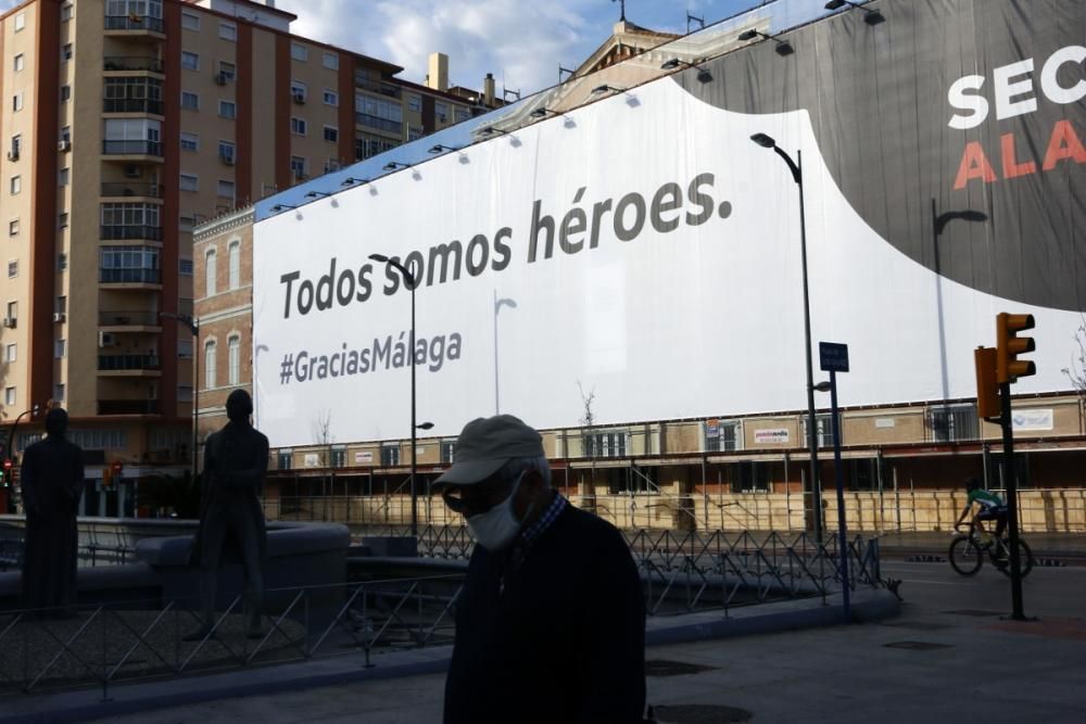 Medidas de seguridad y reparto de mascarillas en el metro de Málaga.