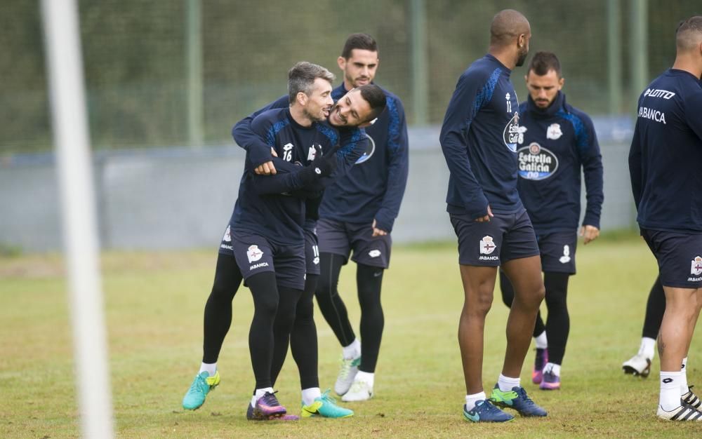 El técnico convoca a 19 jugadores, por lo que tendrá que hacer un último descarte antes del encuentro ante el Sevilla.