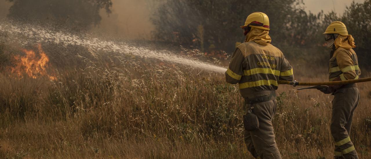 INCENDIO SIERRA DE LA CULEBRA. OLLEROS DE TERA