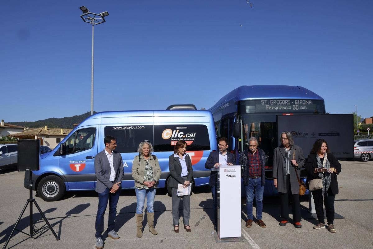 La consellera Paneque presenta la nova oferta de la linia d'autobus entre Girona, Sant Gregori i la Vall de Llemena.
