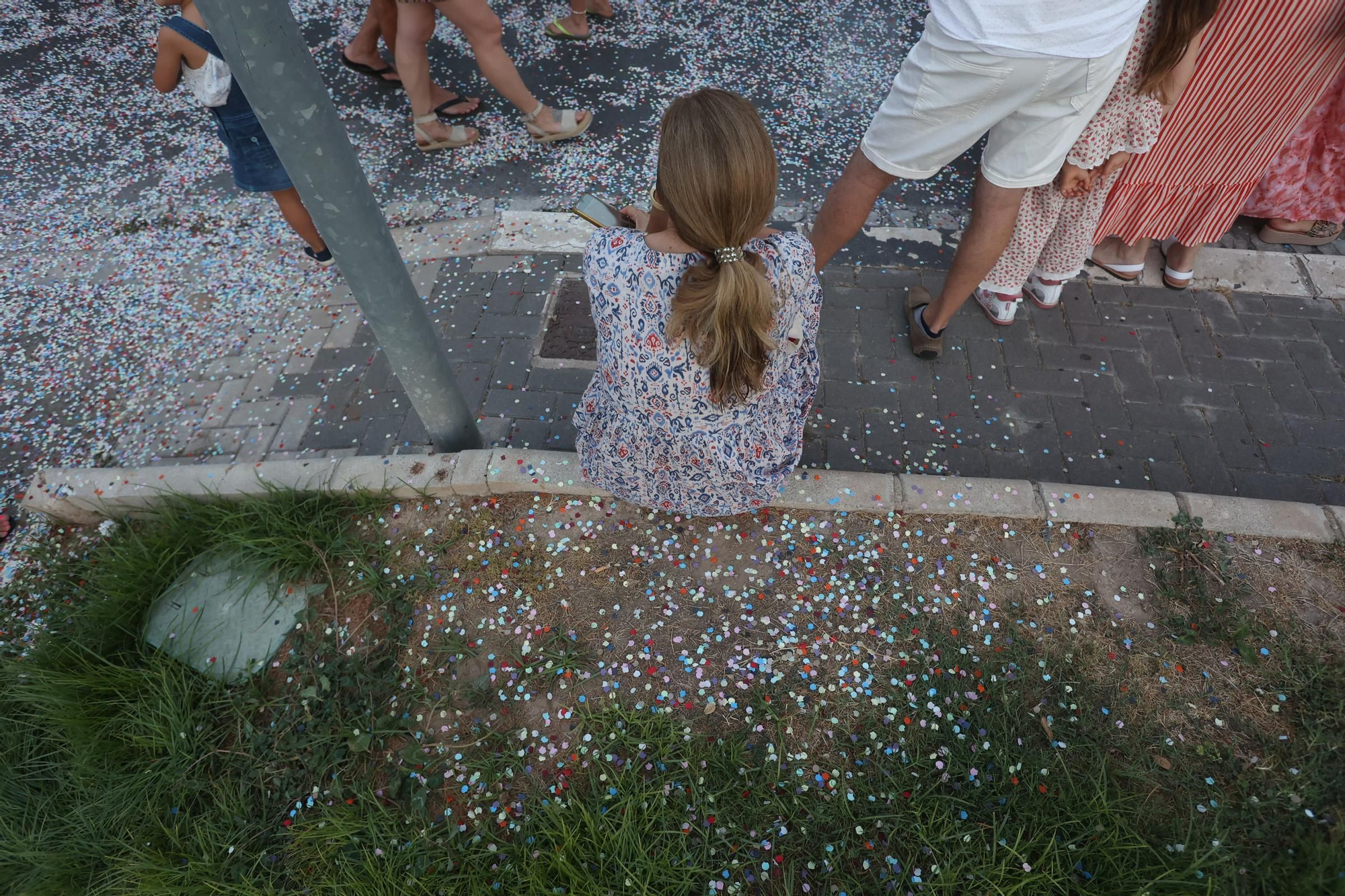El Coso Multicolor llena Alicante de color en su nuevo recorrido
