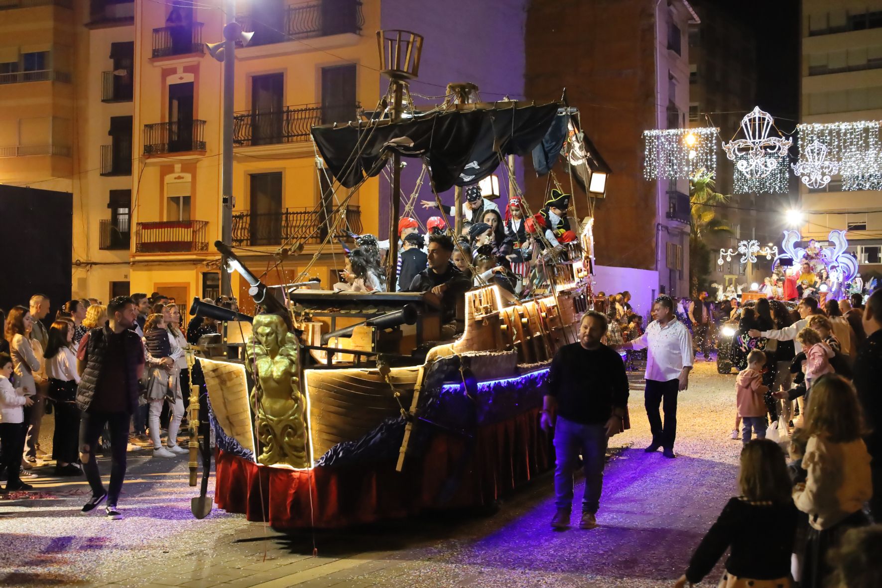 Todas las fotos del colorido desfile de carrozas de la Fira d'Onda