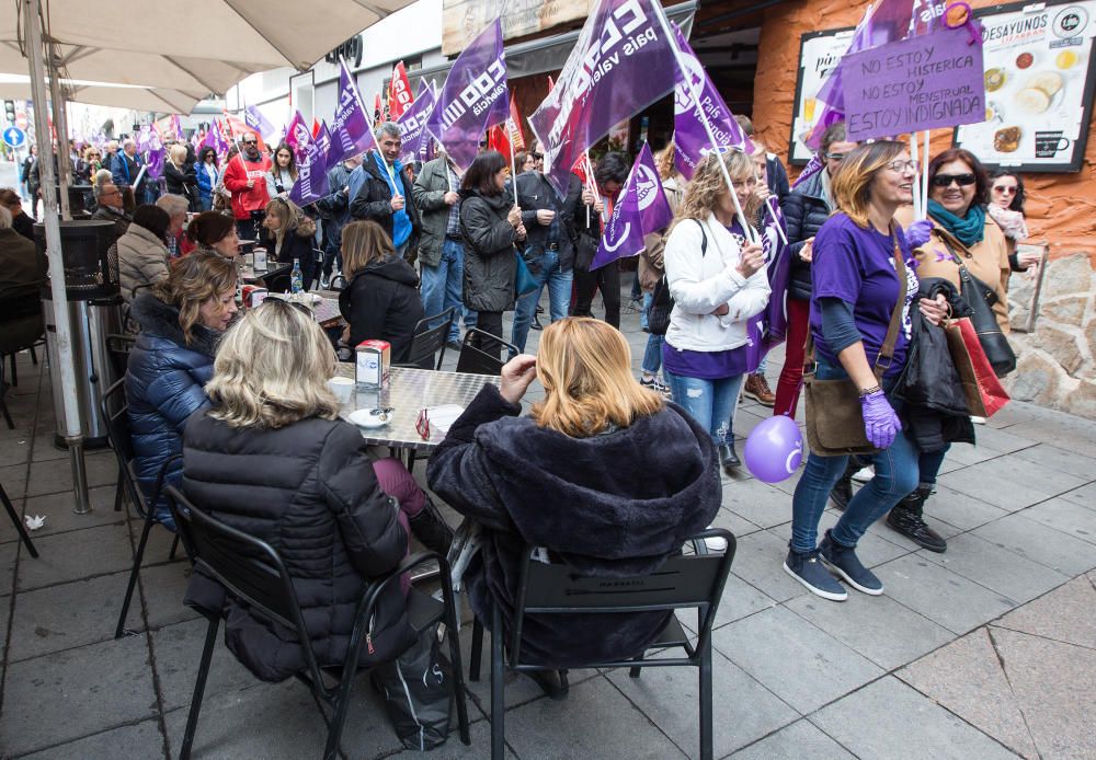 Piquete en el centro de Alicante por la huelga feminista