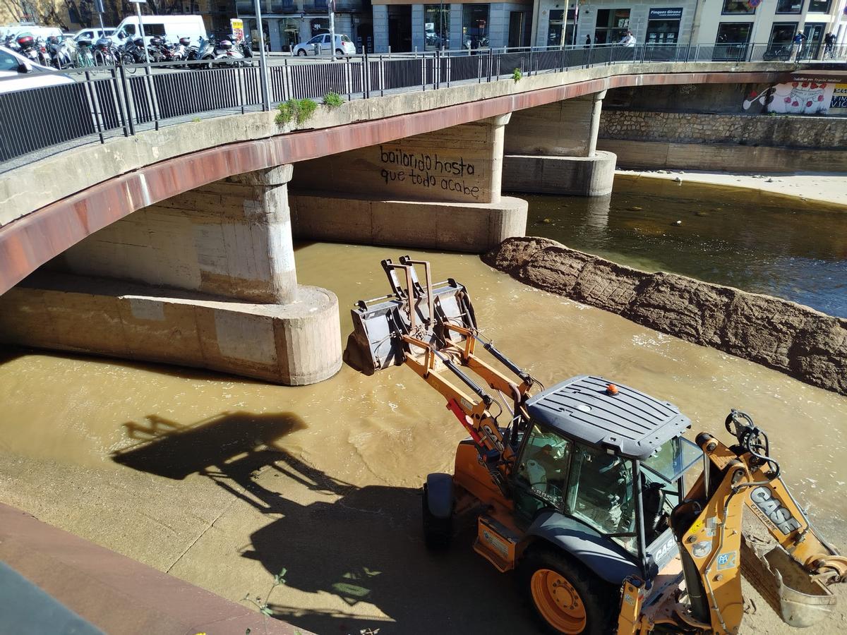 La màquina que ha iniciat els treballs aquest dimarts.