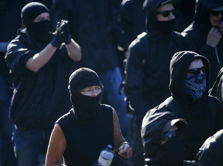 Grupos de manifestantes violentos han protagonizado graves incidentes en Hamburgo con motivo de la cumbre del G-20.