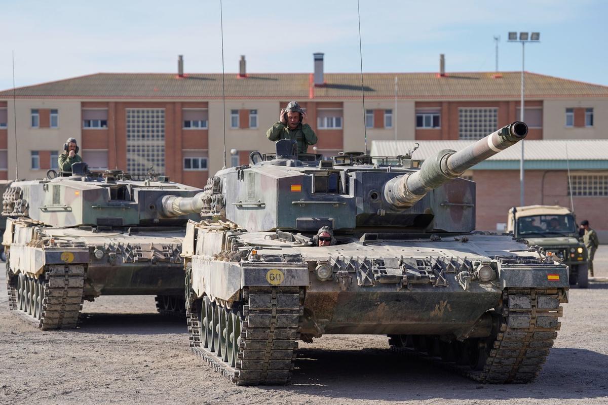 Militares ucranianos reciben formación sobre tanques Leopard en Zaragoza