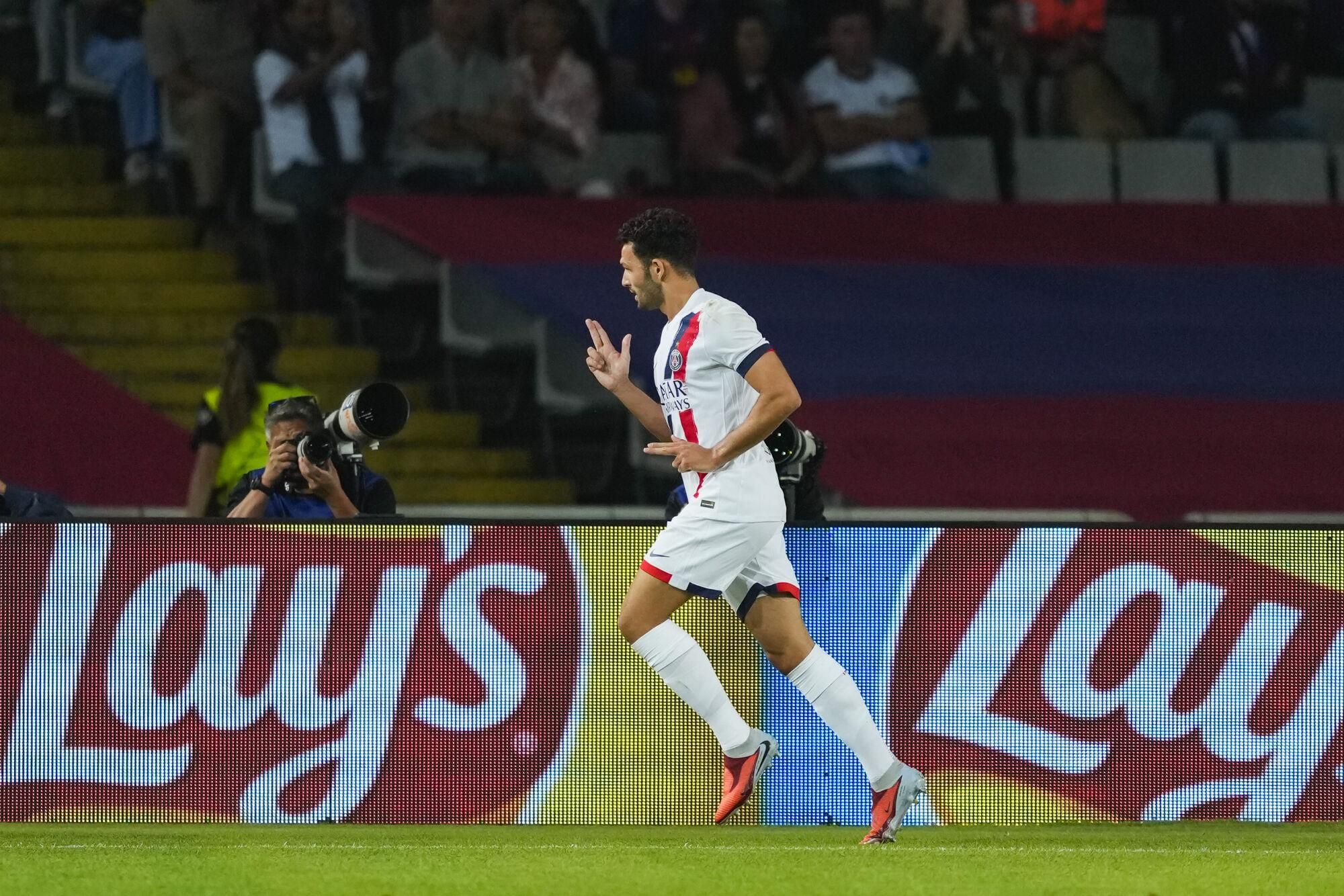 Paris Saint Germain's forward Gonçalo Ramos celebrates after scoring the 1-2 goal during the UEFA Champions League phase soccer match between FC Barcelona and PSG in Barcelona, Spain, 01 October 2025. EFE/Alejandro Garcia