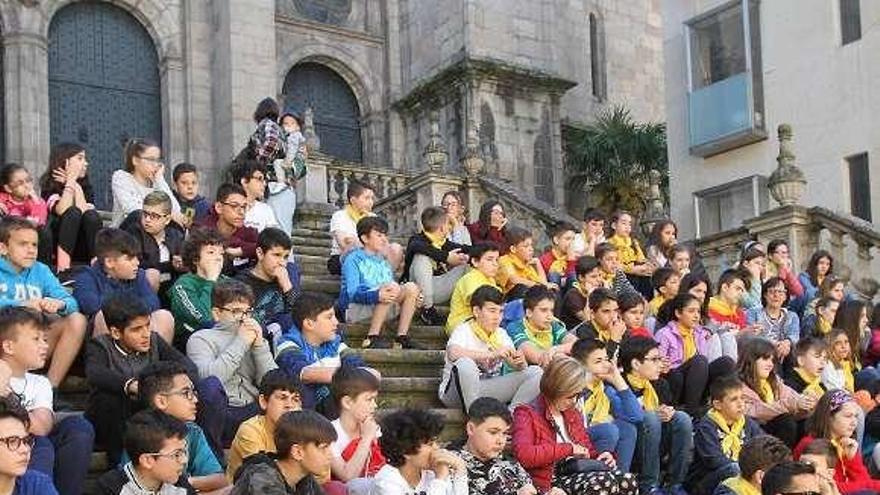 Un total de 120 alumnos en la Praza de San Martiño. // Iñaki Osorio