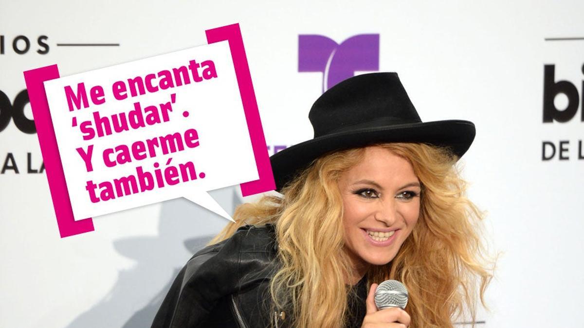 Paulina Rubio en el suelo con un gorro