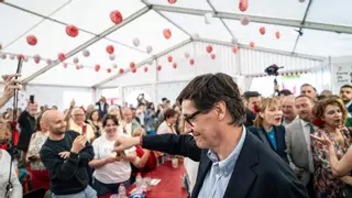 Illa intensifica su presencia en los actos del PSC para levantar el ánimo en plena crisis del PSOE