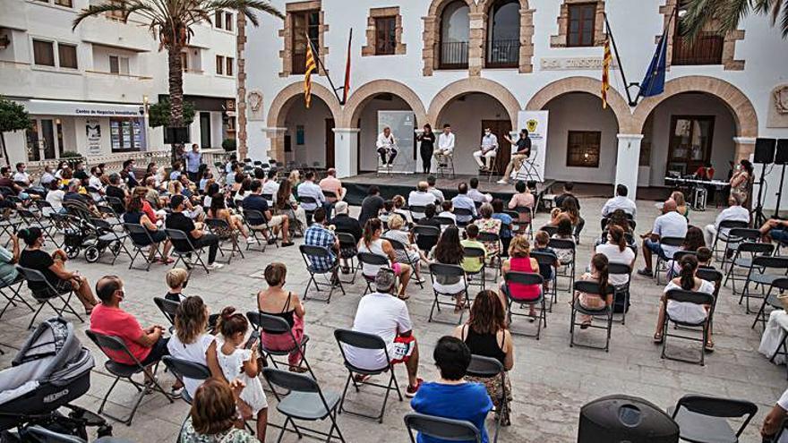 Imagen del público presente en el acto de homenaje. 