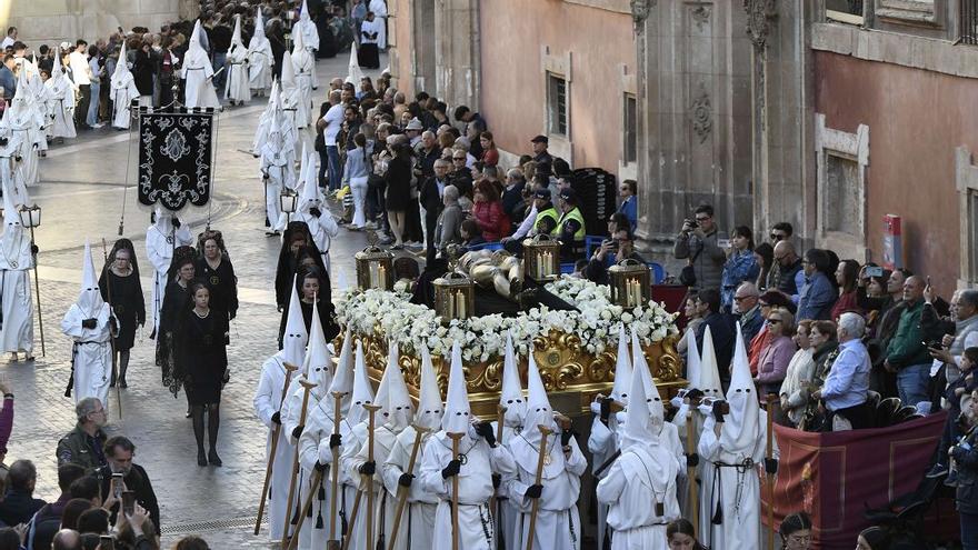Procesión del Cristo Yacente el Sábado Santo en Murcia