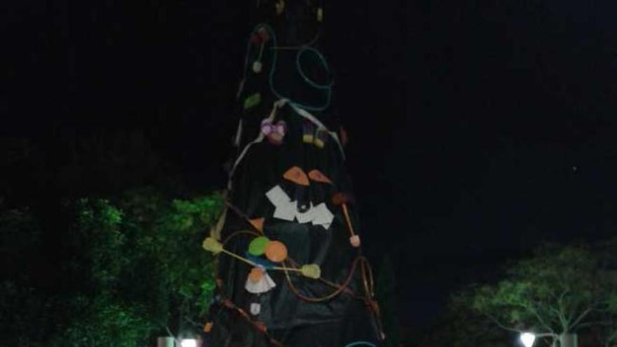 Un árbol sonriente en el Parque de la Paz