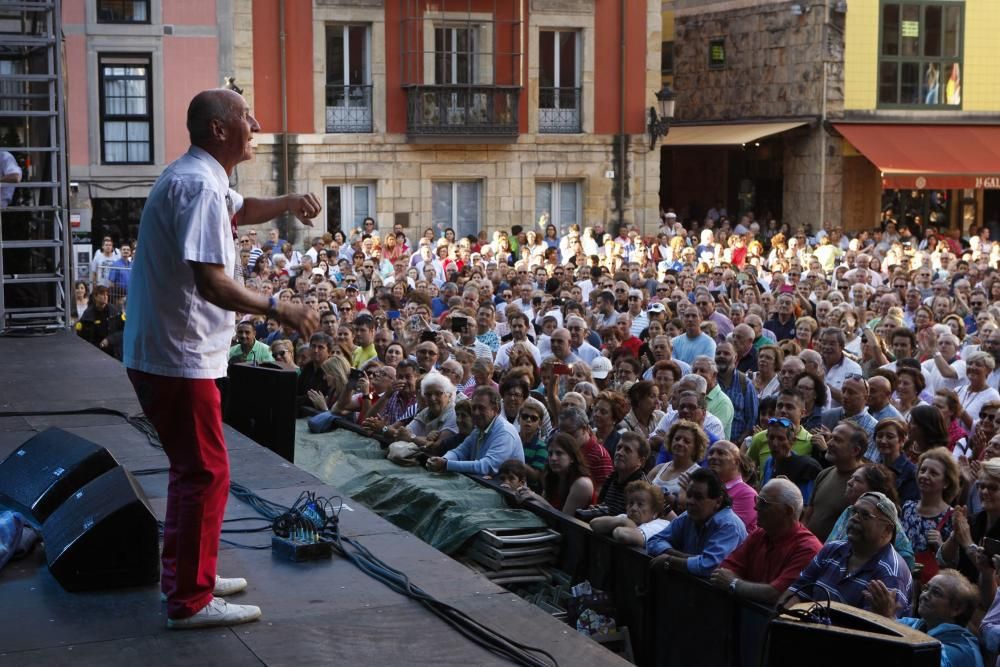 Concierto de "Micky", Pepe Barranco y "Los Linces" en la plaza Mayor de Gijón