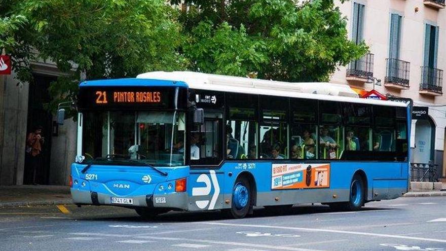 &quot;A tu puto país&quot;: agresión racista a una latinoamericana en un autobús de Madrid