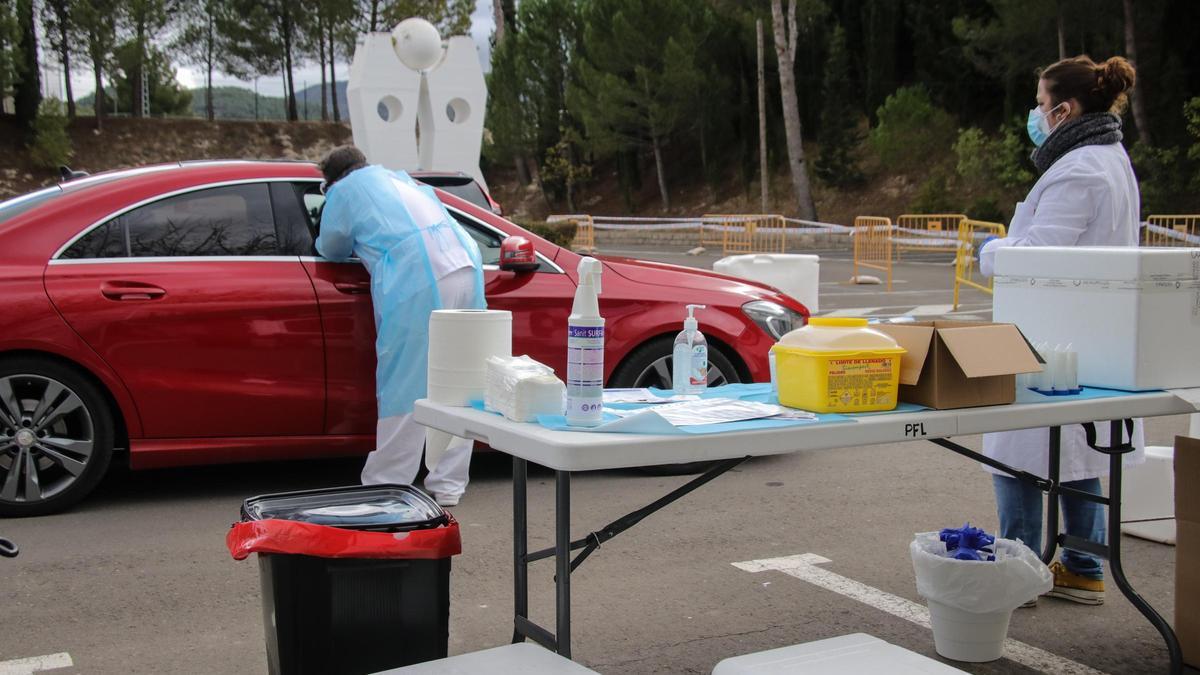 Pruebas PCR en el polideportivo de Alcoy.