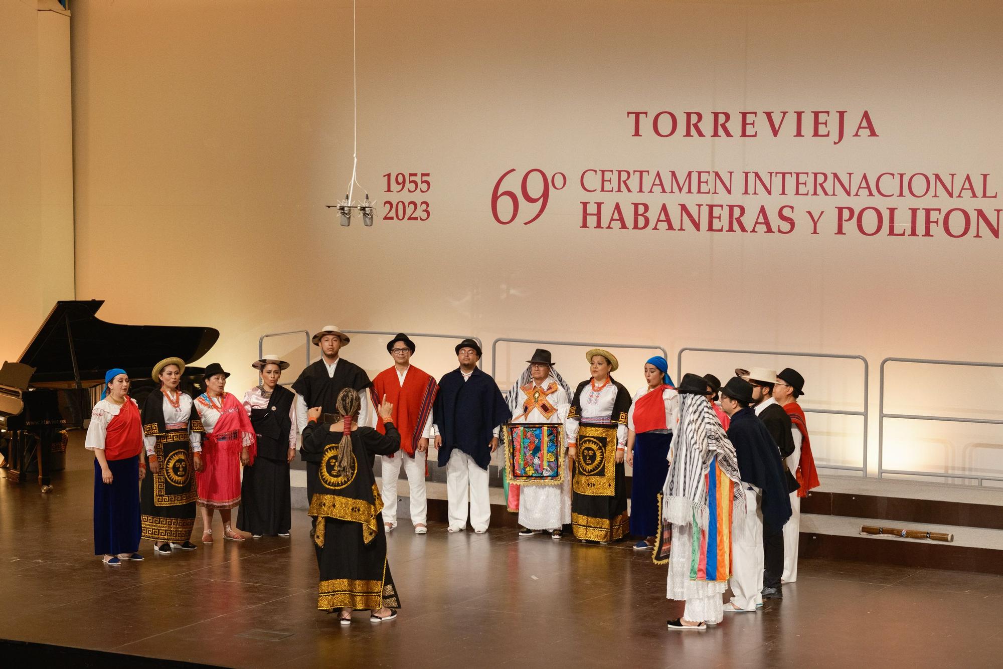 Aquí las imágenes de la tercera velada, primera de competición, del Certamen Internacional de Habaneras y Polifonía de Torrevieja