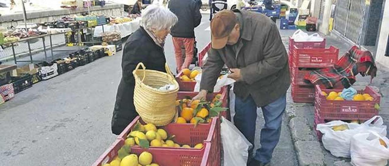 Uno de los puestos que ofrecían naranjas.