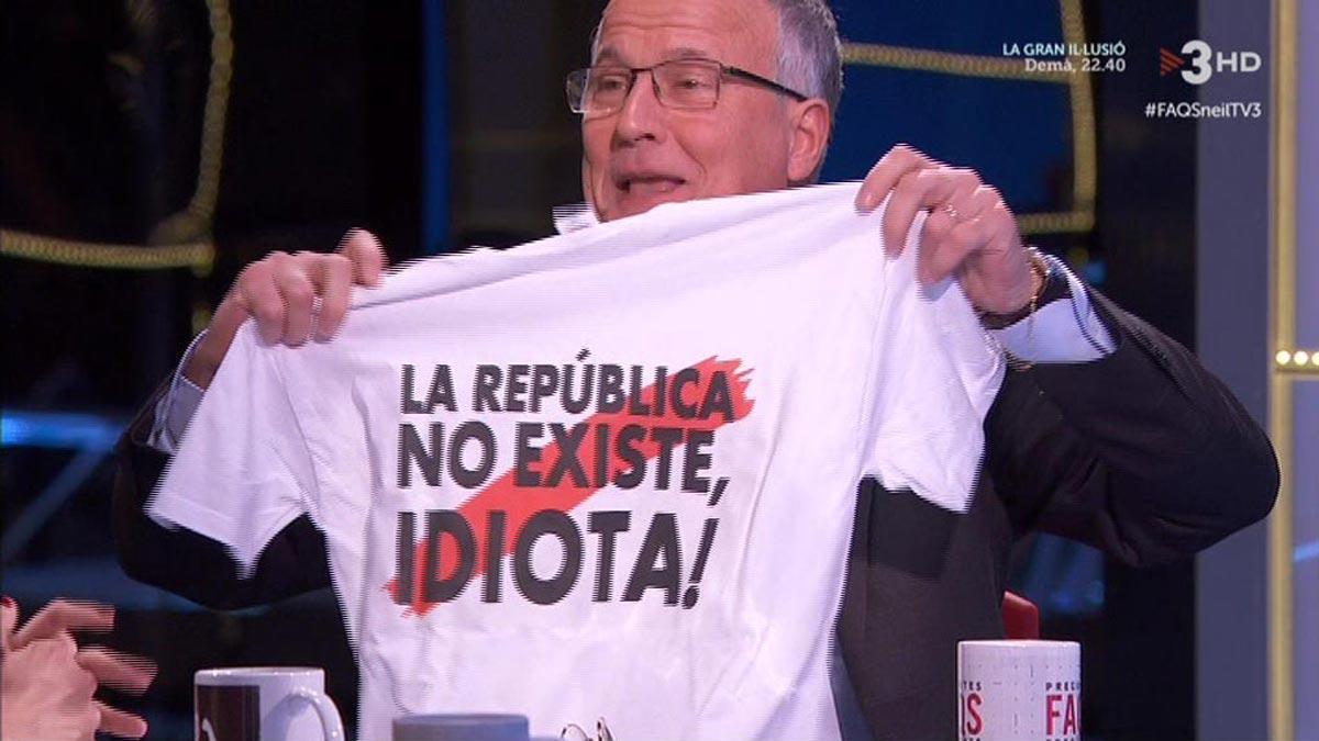 Josep Bou dio esta camiseta a Cristina Puig. 