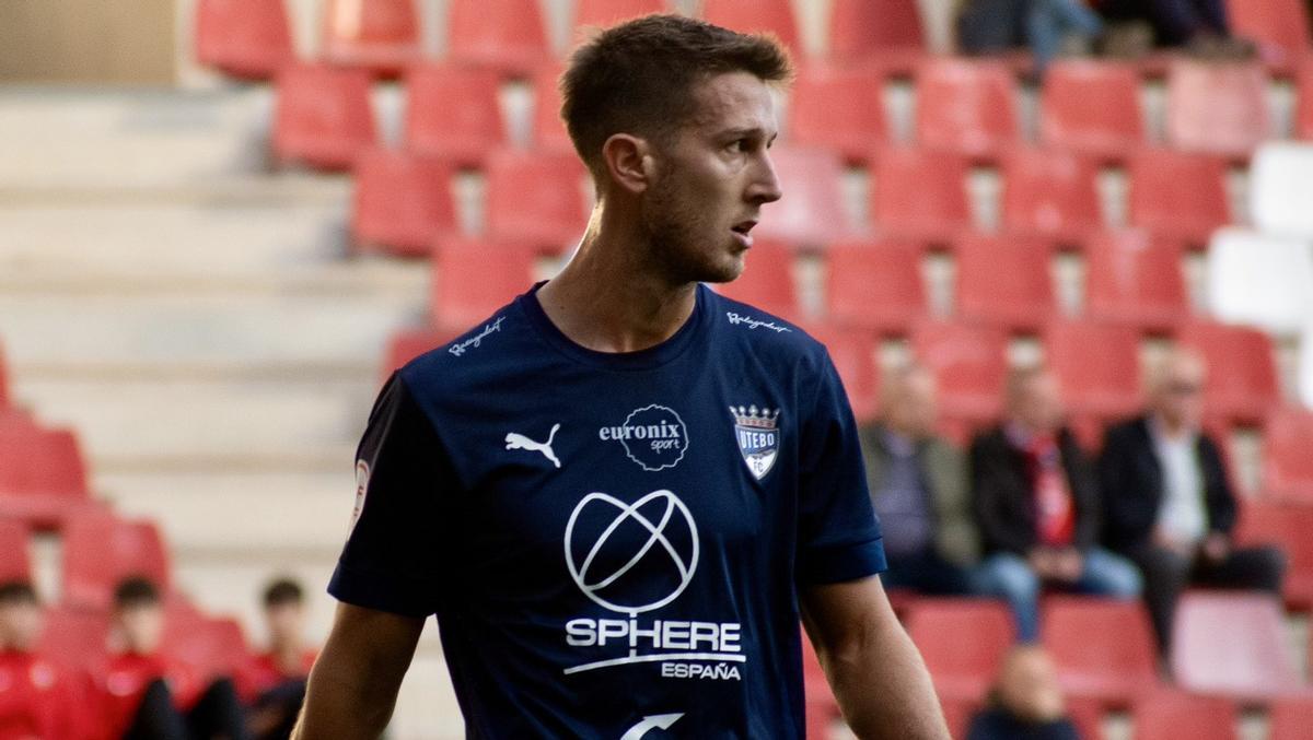 Guti, del Utebo, durante el partido a domicilio ante la SD Logroñés.