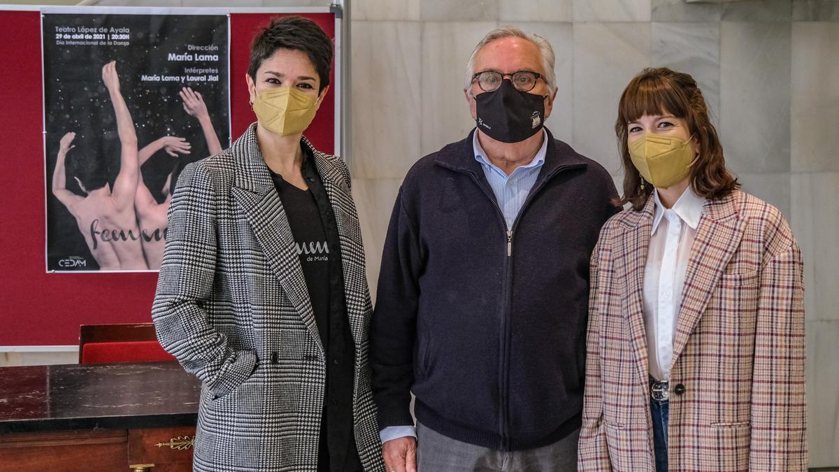 María lama, Miguel Murillo y Laura Jial, ayer en el López de Ayala