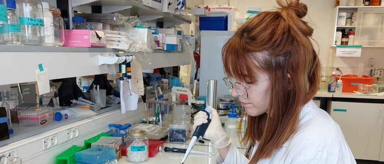 La neurocientífica Jeniffer Sanguino Gómez, en su laboratorio en la Universidad de Ámsterdam.