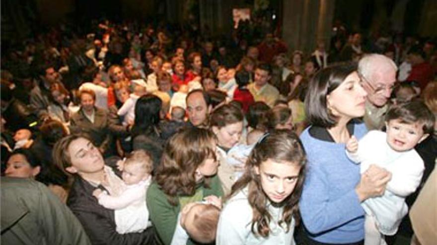 Colas en la fiesta infantil de la Virgen