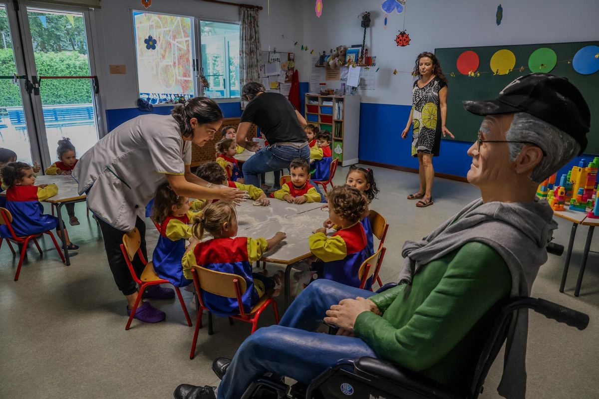 "Moncho" siguió atentamente el desarrollo del taller realizado por los alumnos.
