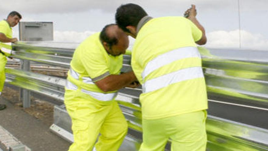 Las muertes de motoristas obligan a colocar más vallas