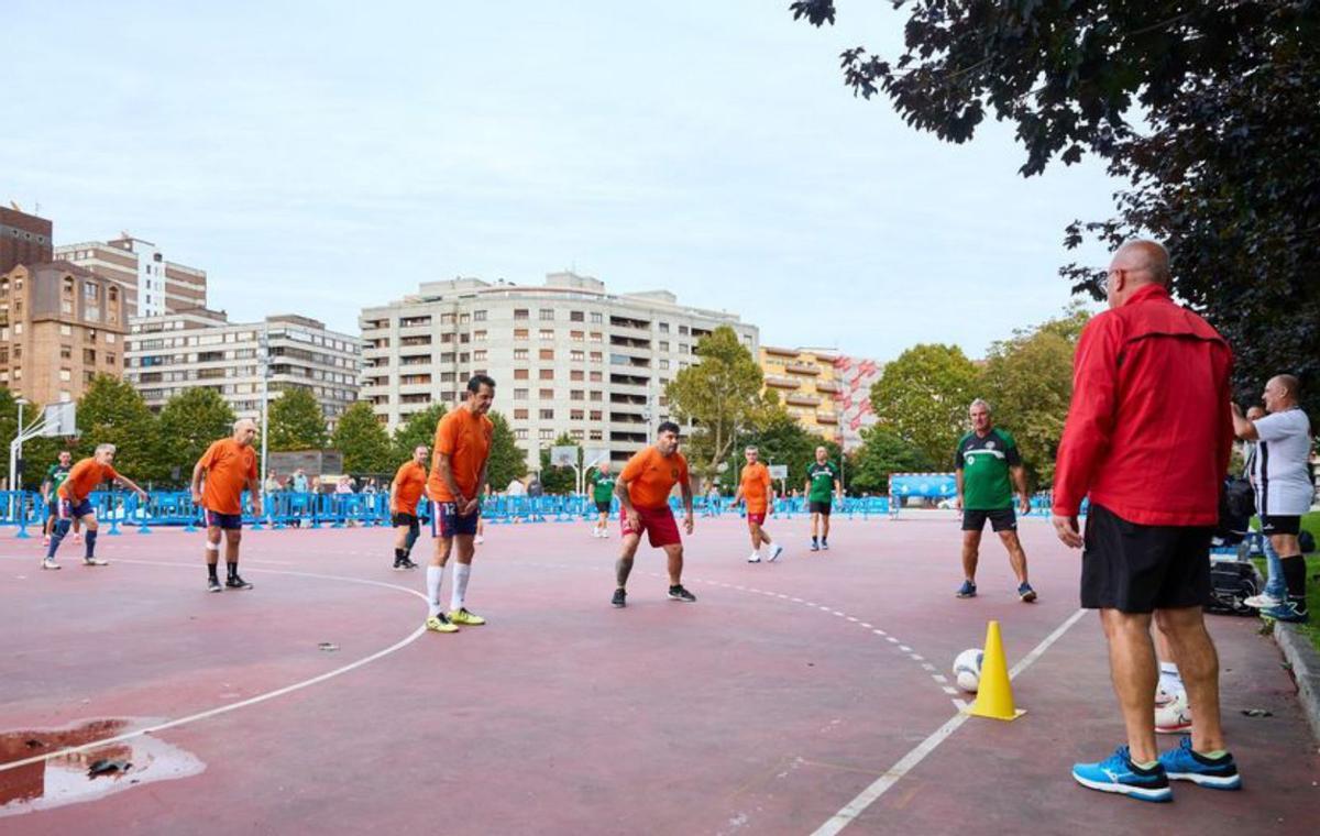 Una competición federada de fútbol andando.