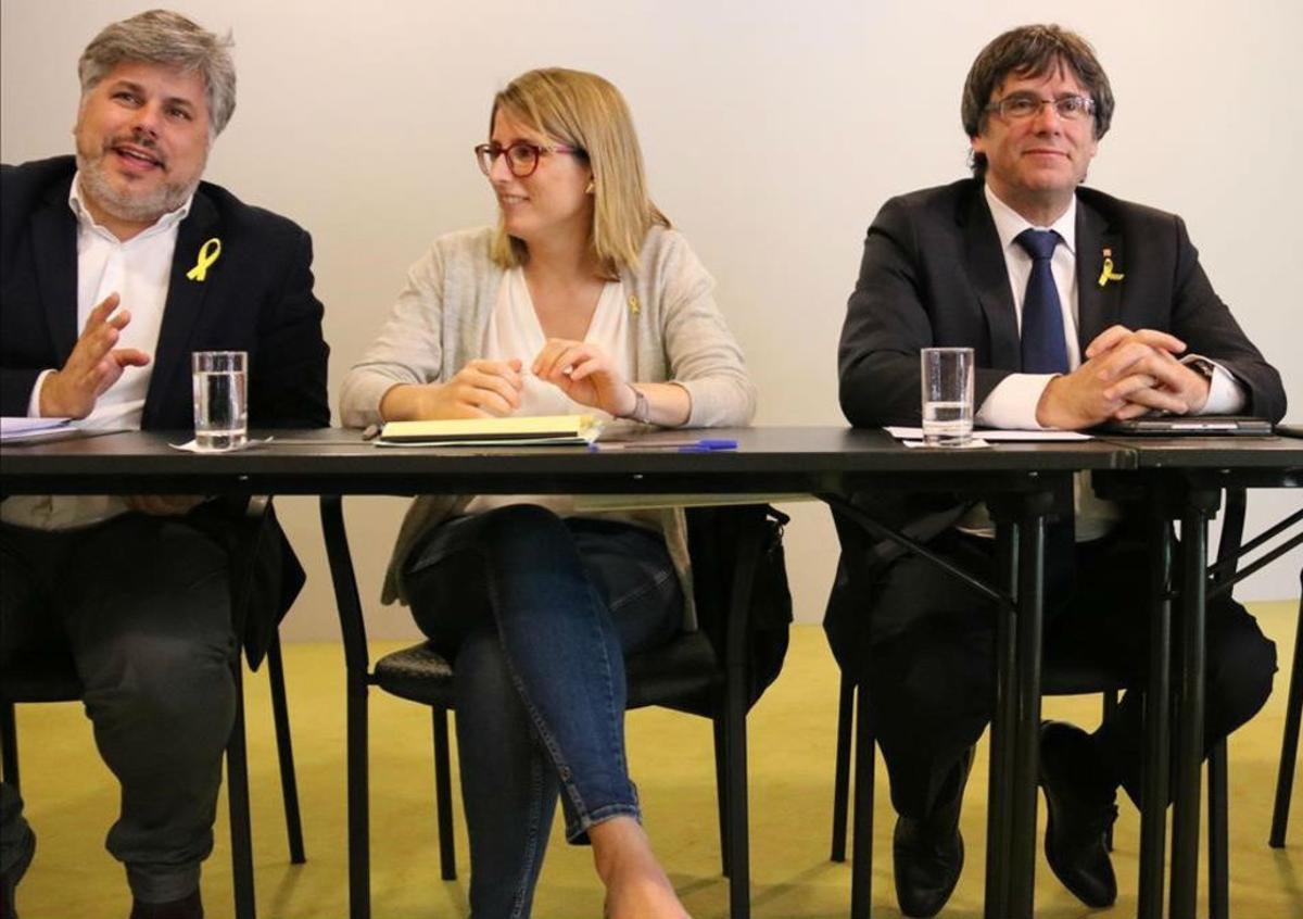 Albert Batet, junto a Elsa Artadi y Carles Puigdemont en Berlín.