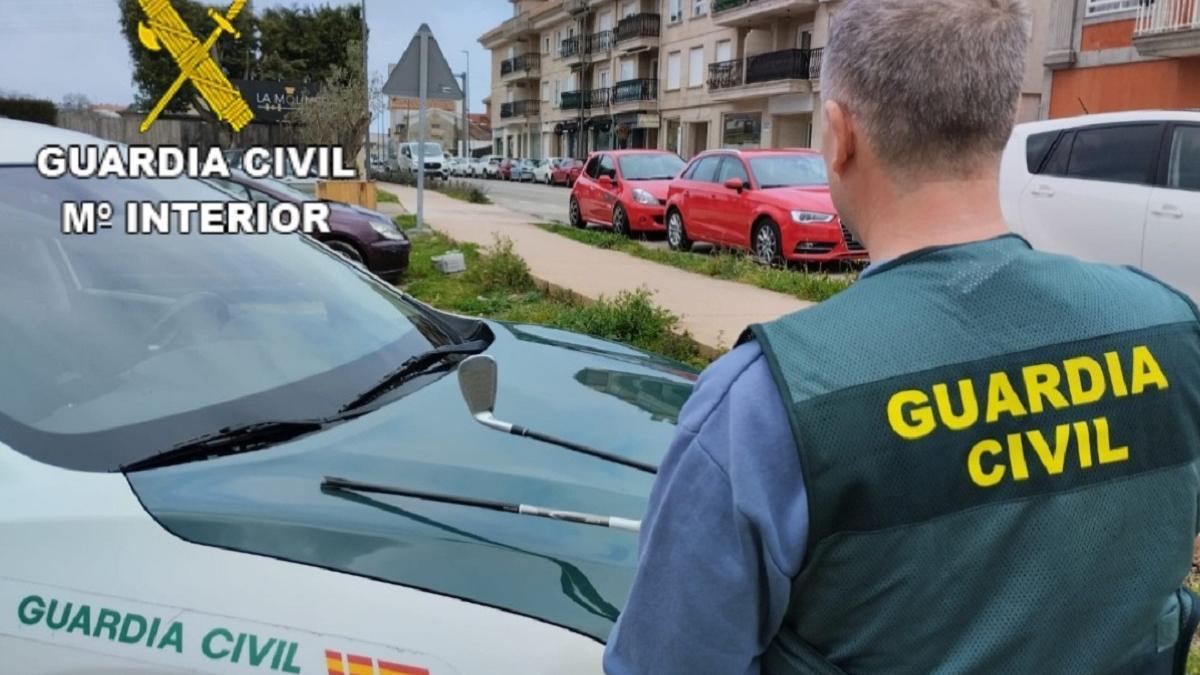 Los palos de golf con los que se causaron los daños en dos de los coches