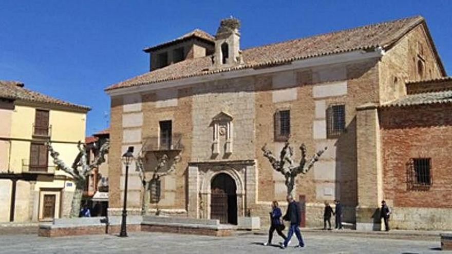 Fachada principal de la iglesia del Santo Sepulcro, uno de los edificios que ha sido iluminado.